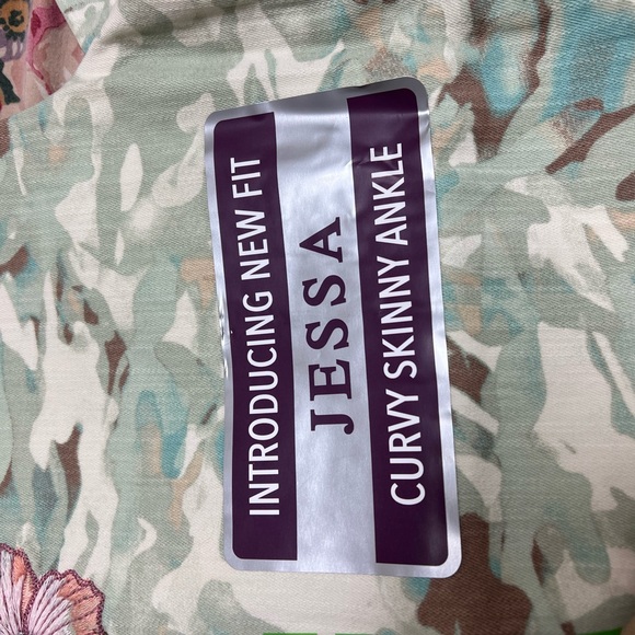 Gloria Vanderbilt, curvy skinny ankle jeans - Picture 12 of 16